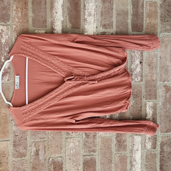 HOLLISTER TIE FRONT TOP SIZE L - Picture 2 of 5